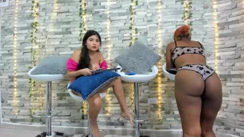 Snapshot of badgirls_000 chatting on March 10, 11:32 am candy and dayan online show from March 10, 11:32 am