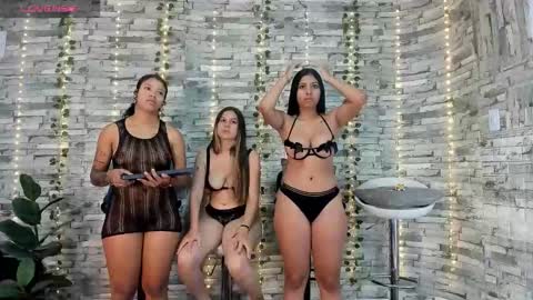 Snapshot of badgirls_000 chatting on September 14, 11:09 am candy and dayan online show from September 14, 11:09 am