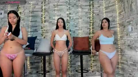 Snapshot of badgirls_000 chatting on September 19, 11:11 am candy and dayan online show from September 19, 11:11 am