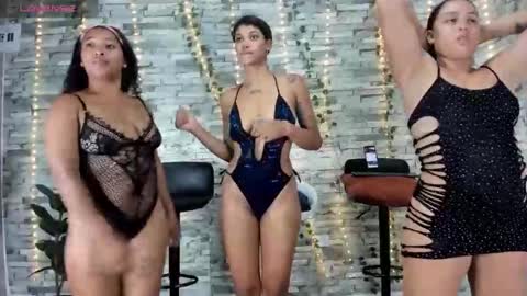 Snapshot of badgirls_000 chatting on September 23, 11:30 pm candy and dayan online show from September 23, 11:30 pm