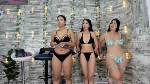 Snapshot of badgirls_000 chatting on September 29, 11:15 am candy and dayan online show from September 29, 11:15 am