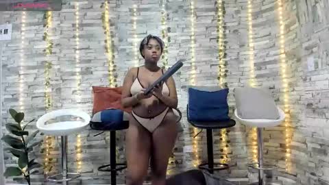 Snapshot of badgirls_000 chatting on October 16, 11:00 am candy and dayan online show from October 16, 11:00 am