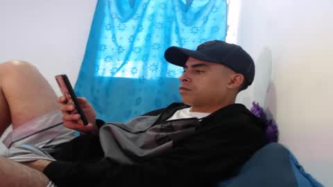 Snapshot of badjuanhot chatting on December 4, 1:09 pm Juan Help us reach 100 likes online show from December 4, 1:09 pm