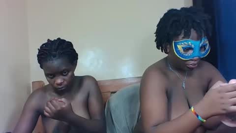 bads_girles online show from December 20, 5:42 pm