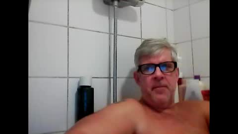 Snapshot of baggelina75 chatting on December 3, 7:00 pm baggelina75 online show from December 3, 7:00 pm