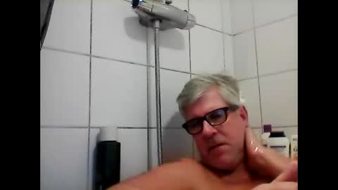 Snapshot of baggelina75 chatting on December 5, 6:00 pm baggelina75 online show from December 5, 6:00 pm