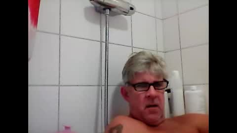 Snapshot of baggelina75 chatting on December 15, 7:53 pm baggelina75 online show from December 15, 7:53 pm