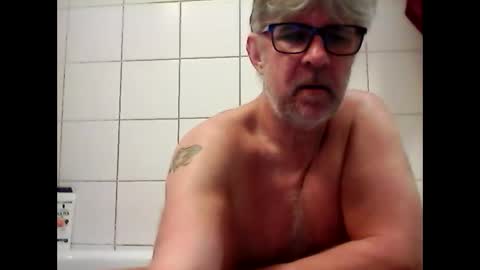 Snapshot of baggelina75 chatting on February 19, 7:16 pm baggelina75 online show from February 19, 7:16 pm