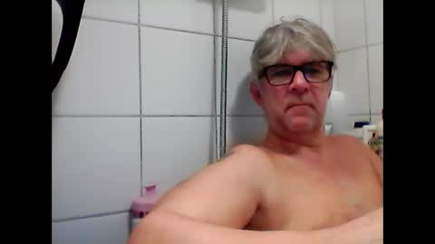 Snapshot of baggelina75 chatting on February 21, 3:10 pm baggelina75 online show from February 21, 3:10 pm
