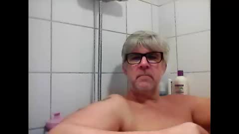 Snapshot of baggelina75 chatting on February 26, 6:32 pm baggelina75 online show from February 26, 6:32 pm