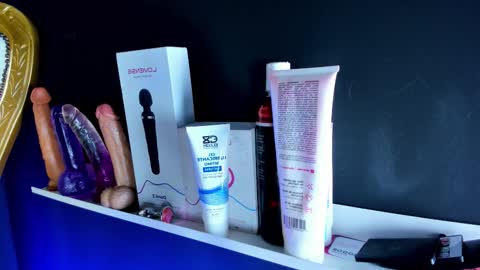 bagiolett  online show from November 6, 7:37 pm