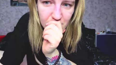 holly online show from November 25, 4:07 pm