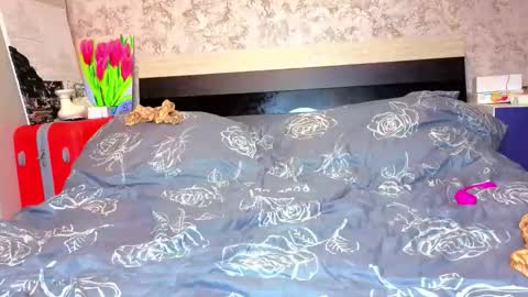 holly online show from March 31, 3:45 pm