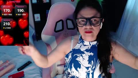 Snapshot of bailarina_atrevida chatting on December 31, 9:50 pm sandra online show from December 31, 9:50 pm