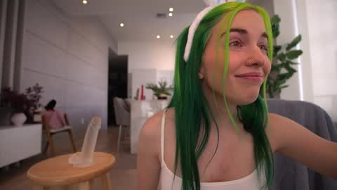 Bailey online show from April 5, 5:10 pm