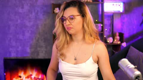 Snapshot of bailey_evans chatting on December 11, 5:32 am Bailey online show from December 11, 5:32 am