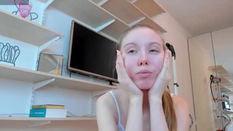 Kira online show from September 12, 1:33 pm