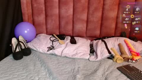 Arianna   online show from February 6, 3:15 pm