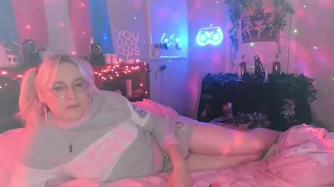 Snapshot of bambibimbosparkles chatting on February 19, 1:06 pm Bambi Sparkles TS online show from February 19, 1:06 pm