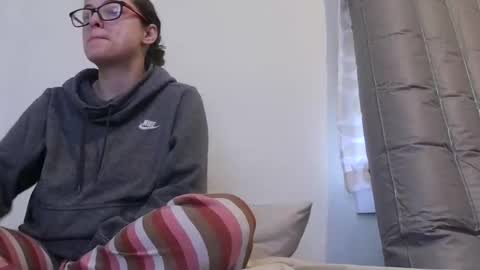 Snapshot of bambiboo8113 chatting on October 27, 7:51 pm bambiboo8113 online show from October 27, 7:51 pm