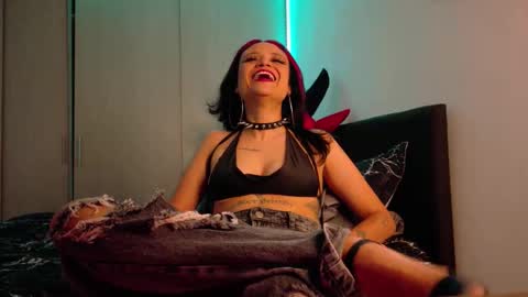 Snapshot of bambiiqueen chatting on November 27, 3:47 pm Bambi online show from November 27, 3:47 pm