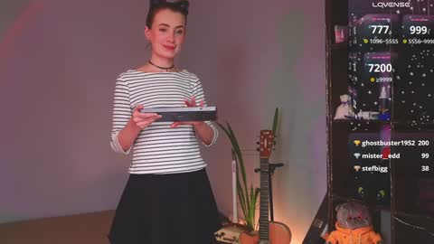 Snapshot of bananya_kitty chatting on December 2, 5:59 am Ellen and online show from December 2, 5:59 am