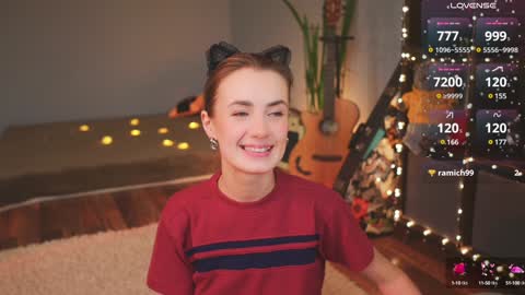 Snapshot of bananya_kitty chatting on December 5, 12:30 am Ellen and online show from December 5, 12:30 am