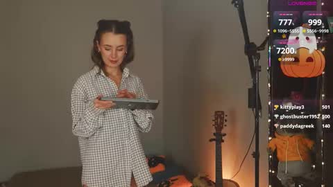 Ellen and  online show from October 13, 10:37 am