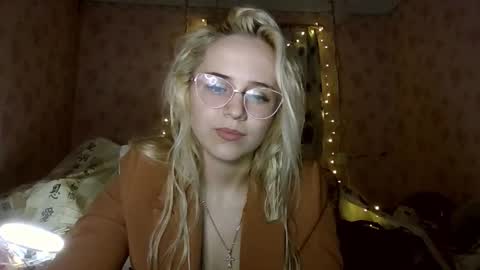 barbie___girl online show from December 22, 7:00 pm