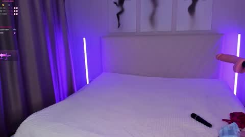 Snapshot of barbielina_ chatting on October 19, 9:04 pm Emma online show from October 19, 9:04 pm