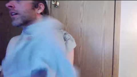 Snapshot of barebearstudio chatting on March 18, 6:44 pm barebearstudio online show from March 18, 6:44 pm