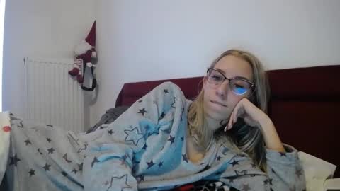 Snapshot of barelylegalblondy chatting on January 4, 11:11 am Lena online show from January 4, 11:11 am