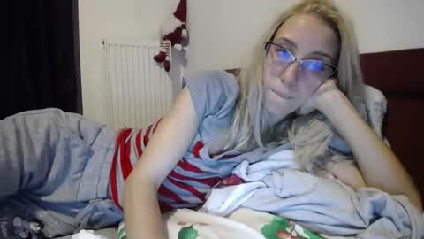 Snapshot of barelylegalblondy chatting on January 6, 7:35 pm Lena online show from January 6, 7:35 pm