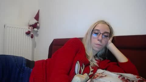 Snapshot of barelylegalblondy chatting on January 10, 2:34 pm Lena online show from January 10, 2:34 pm