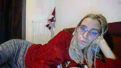 Snapshot of barelylegalblondy chatting on January 16, 6:37 pm Lena online show from January 16, 6:37 pm