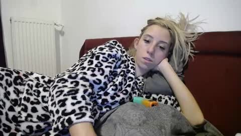 Snapshot of barelylegalblondy chatting on January 19, 7:37 pm Lena online show from January 19, 7:37 pm