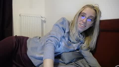 Snapshot of barelylegalblondy chatting on January 21, 8:00 pm Lena online show from January 21, 8:00 pm
