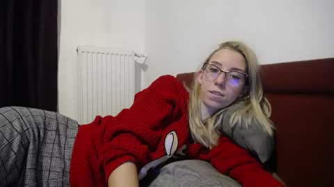 Snapshot of barelylegalblondy chatting on January 23, 8:02 pm Lena online show from January 23, 8:02 pm