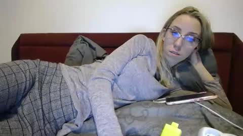 Snapshot of barelylegalblondy chatting on January 29, 7:11 pm Lena online show from January 29, 7:11 pm