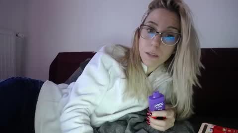 Snapshot of barelylegalblondy chatting on February 11, 1:09 pm Lena online show from February 11, 1:09 pm