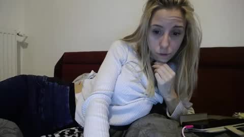 Snapshot of barelylegalblondy chatting on February 12, 7:13 pm Lena online show from February 12, 7:13 pm