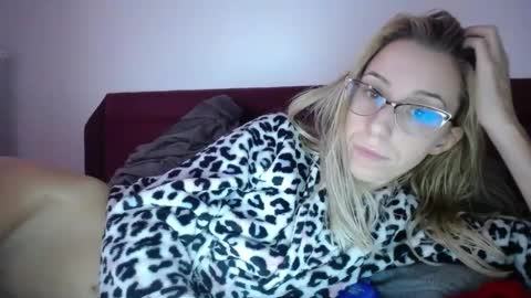 Snapshot of barelylegalblondy chatting on February 27, 12:23 pm Lena online show from February 27, 12:23 pm