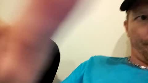 Snapshot of barniemay chatting on October 17, 2:26 am barniemay online show from October 17, 2:26 am