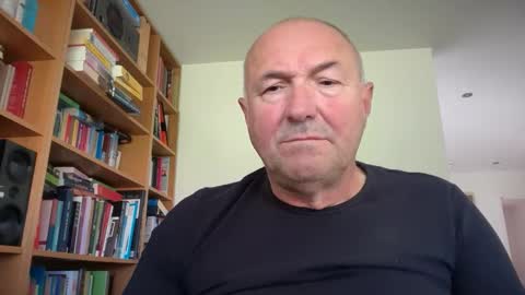 Snapshot of bartvel chatting on April 23, 10:47 am bartvel online show from April 23, 10:47 am