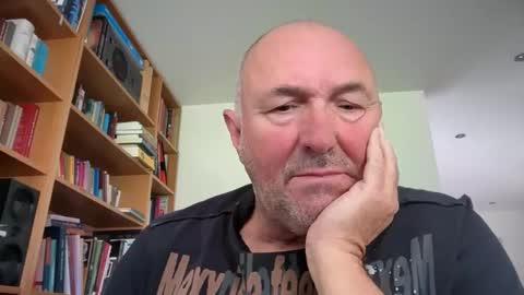 Snapshot of bartvel chatting on May 7, 10:42 am bartvel online show from May 7, 10:42 am