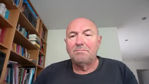 Snapshot of bartvel chatting on May 11, 9:37 am bartvel online show from May 11, 9:37 am