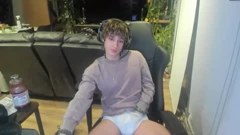 Snapshot of bashful4200 chatting on February 26, 1:59 am ryan online show from February 26, 1:59 am