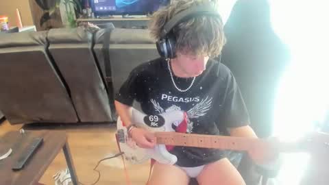 Snapshot of bashful4200 chatting on April 5, 9:12 pm ryan online show from April 5, 9:12 pm