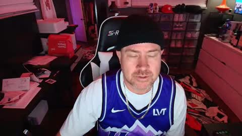Snapshot of basketballjerseygang chatting on February 4, 1:55 am Jordan online show from February 4, 1:55 am