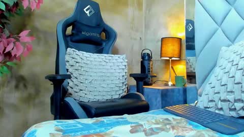 Bastian Independent Model online show from September 24, 3:10 am